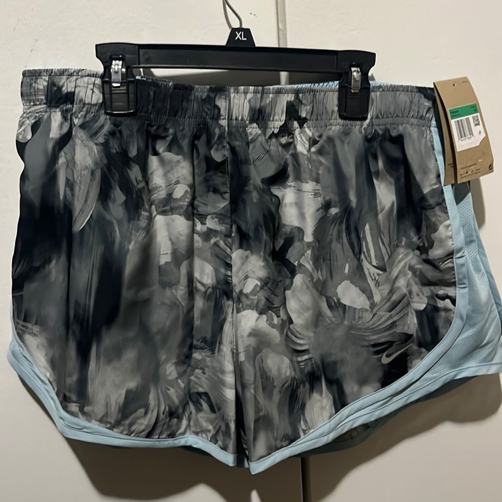 NWT Nike Women’s Dri-FIT 3'' Running Shorts Size XL Printed Tempo Brief lined
